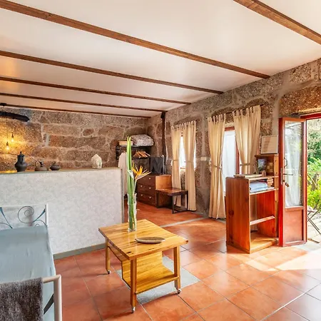Casa Da Benfeitoria بيت للعطل *